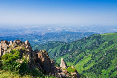 Yazın güzel dağ manzarası