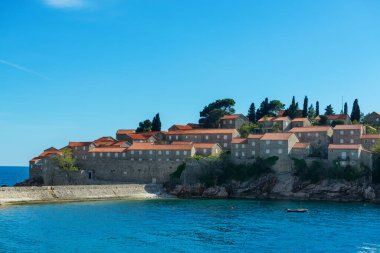 Karadağ 'da Budva yakınlarındaki Sveti Stefan' ın güzel manzarası