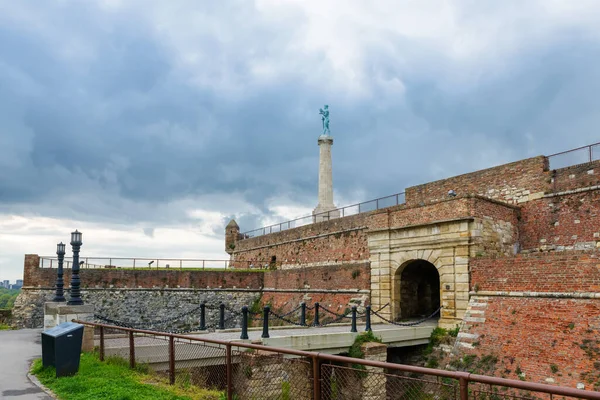 夏のベオグラード要塞への入り口 セルビア — ストック写真