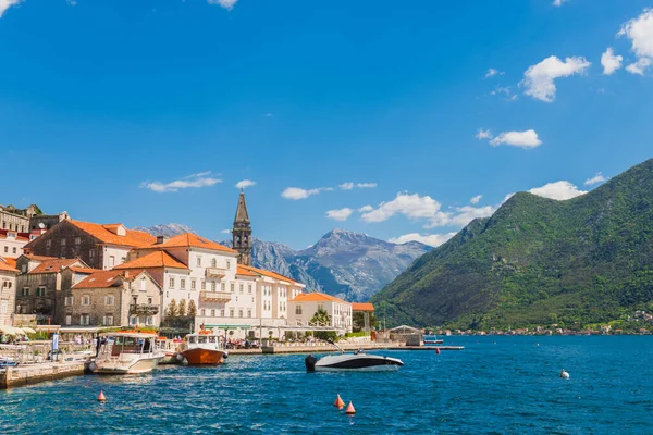 Historische Stad Perast Aan Beroemde Baai Van Kotor Montenegro Zuid Rechtenvrije Stockafbeeldingen