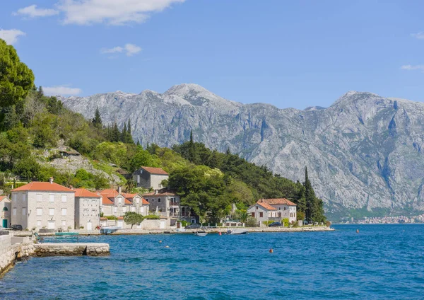 Banvallen Staden Perast Montenegro Royaltyfria Stockfoton