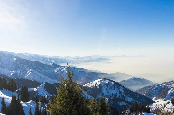 冬季美丽的山景 秀丽的山景 — 图库照片