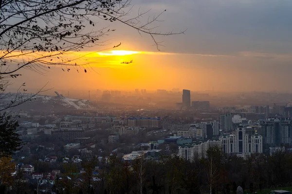 Pôr Sol Sobre Cidade Almaty Outono Cazaquistão Imagem De Stock