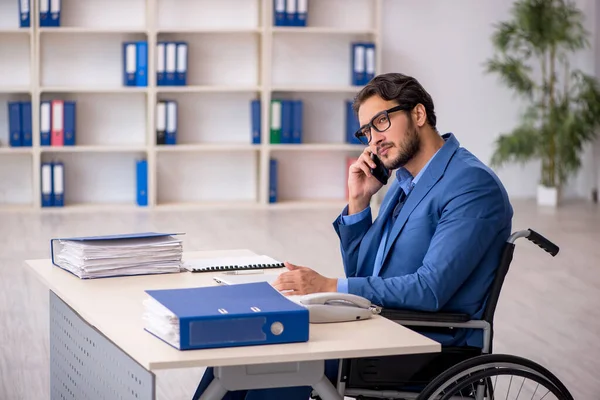 Junger Geschäftsmann Rollstuhl Büro — Stockfoto