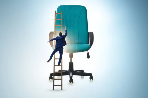 Empresario Concepto Carrera Escalando Silla — Foto de Stock