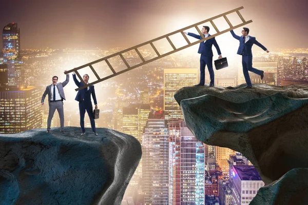 Business People Helping Chasm — Stock Photo, Image
