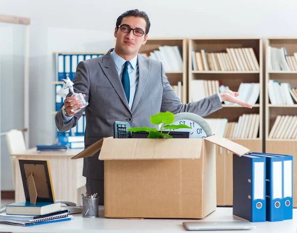 Homem Movendo Escritório Com Caixa Seus Pertences — Fotografia de Stock