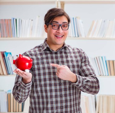 Pahalı ders kitapları konsepti içindeki genç öğrenci.