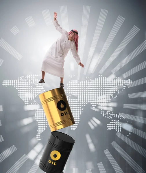 Der Arabische Geschäftsmann Verliert Das Gleichgewicht Auf Ölfässern — Stockfoto