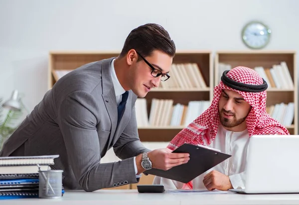 アラブ実業家との多様なビジネスコンセプト — ストック写真