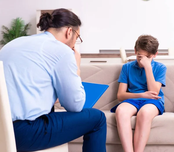 Internet Addicted Boy Visiting Male Doctor — Stock Photo, Image