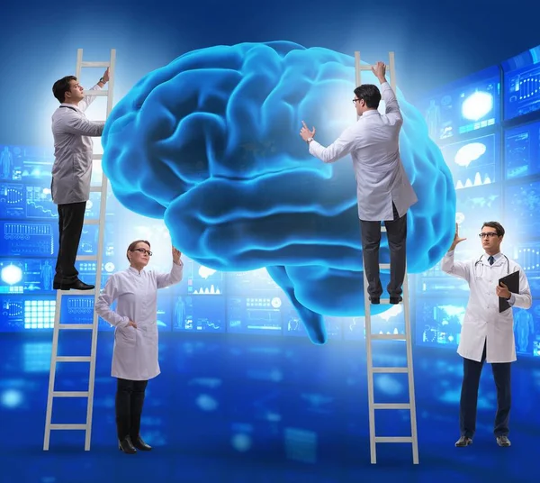 Equipe Médicos Examinando Cérebro Humano — Fotografia de Stock