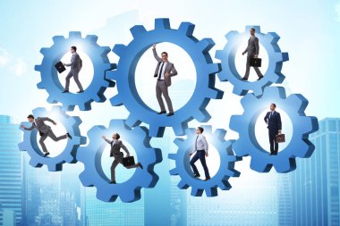 Takım çalışması konseptinde iş adamları