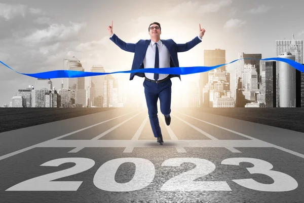 Biznesmen Biegnie Nowego 2023 Roku — Zdjęcie stockowe