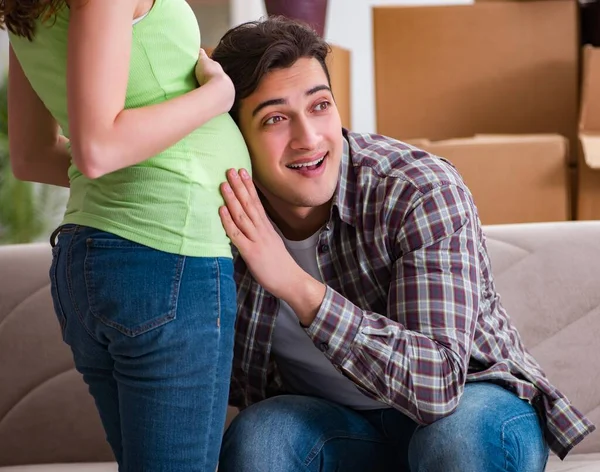 Young Couple Man Pregnant Wife Expecting Baby — Stock Photo, Image