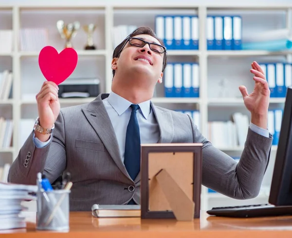 Üzletember Szeretetet Szeretetet Érez Irodában — Stock Fotó