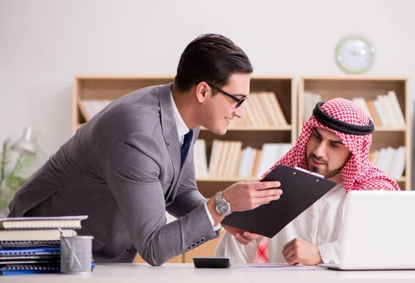 Concetto Business Diversificato Con Uomo Affari Arabo — Foto Stock