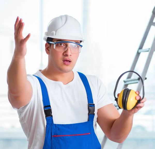 Young Worker Noise Cancelling Headphones — Stock Photo, Image