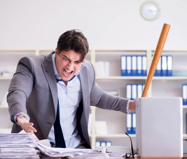Wściekły Agresywny Biznesmen Biurze — Zdjęcie stockowe
