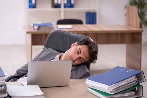 Young Employee Unhappy Excessive Work Office — Stock Photo, Image