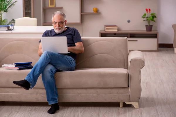 stock image Old man employee working from home during pandemic