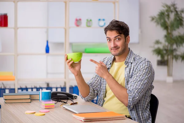 Young Freelancer Working Home Pandemic — Stock Photo, Image