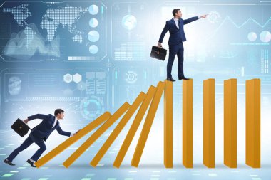 Domino etkisi kavramında iş adamı