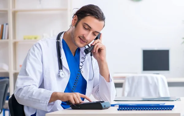 Young Male Doctor Working Clinic — Stock Photo, Image
