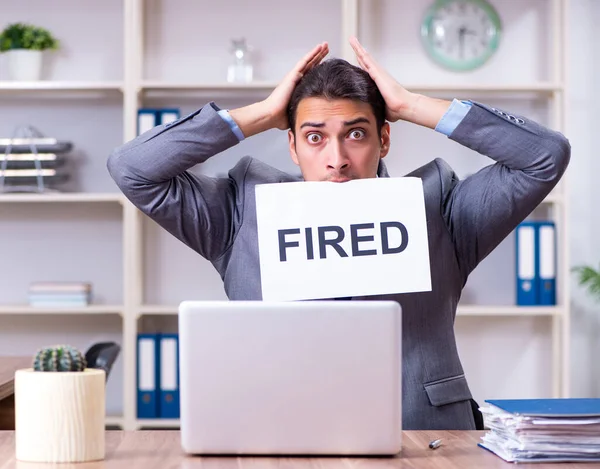Joven Empleado Siendo Despedido Trabajo — Foto de Stock