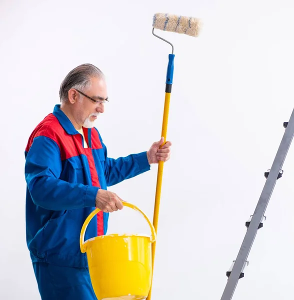 Old Contractor Doing Renovation Home — Stock Photo, Image