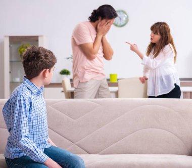 Karı-koca ve çocukla olan aile çatışması