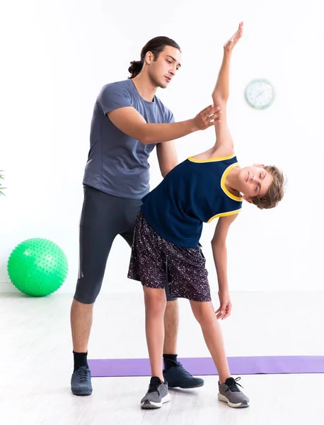 Young Father His Son Doing Exercises — Stock Photo, Image