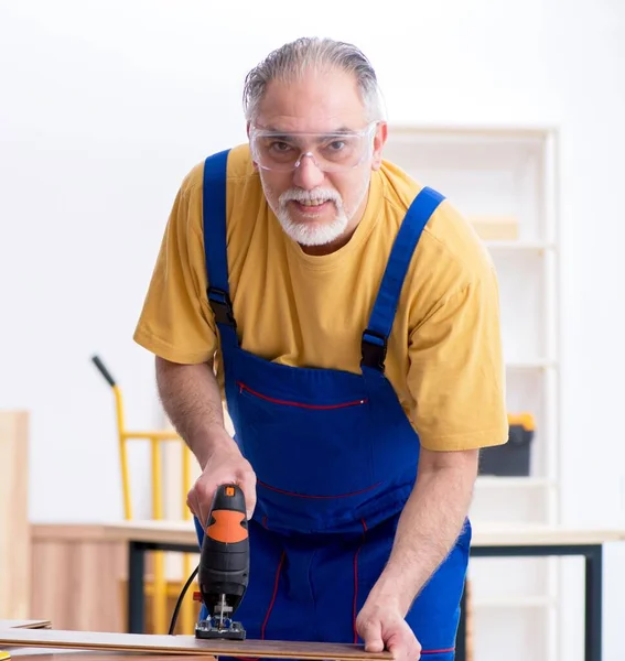 Old Male Carpenter Working Workshop — Stock Photo, Image