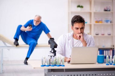 Uyuşturucu sentezi konseptinde iki kimyager.