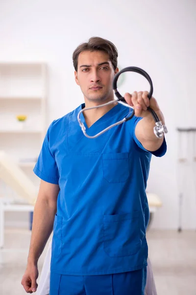 Young Male Doctor Working Hospital — Stock Photo, Image