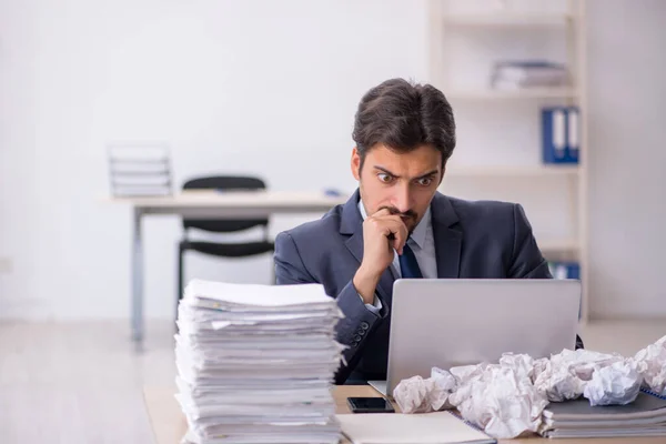 Jovem Empresário Empregado Conceito Brainstorming — Fotografia de Stock