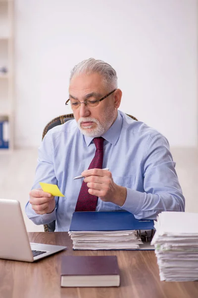 Old Boss Working Office — Stock Photo, Image