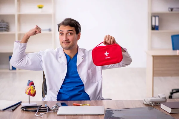 Young Male Doctor Holding First Aid Bag — Stock Photo, Image