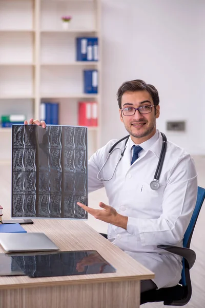 Young Doctor Radiologist Working Clinic — Stock Photo, Image