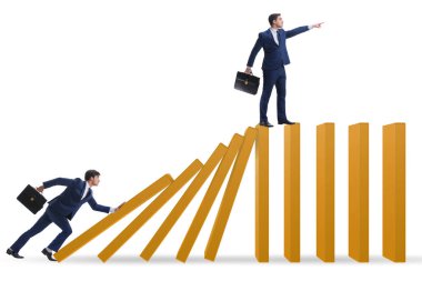 Domino etkisi kavramında iş adamı