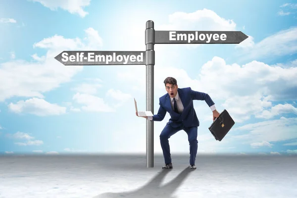 Begrip Keuze Van Een Zelfstandige Ten Opzichte Van Een Werknemer — Stockfoto
