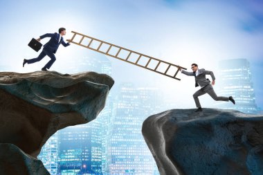 İş adamları uçurumun üstesinden gelmeye yardım ediyor.