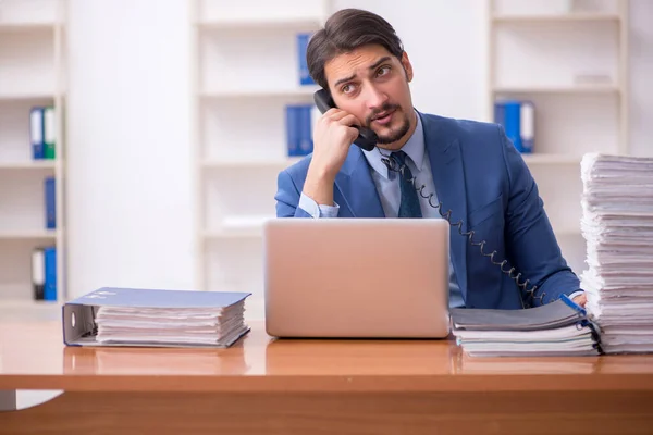 Young Male Employee Too Much Work Office — Stock Photo, Image
