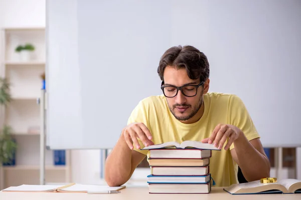 Young Student Preparing Exams Classroom — Stock Photo, Image