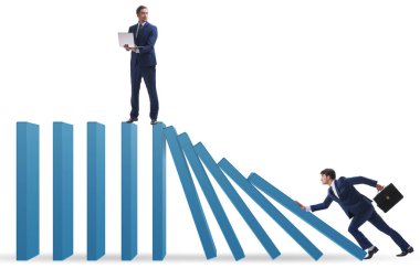 Domino etkisi kavramında iş adamı