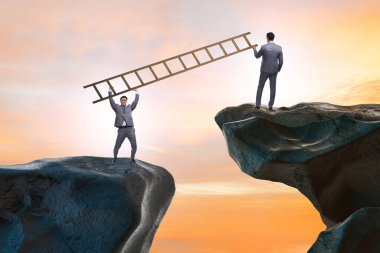 İş adamları uçurumun üstesinden gelmeye yardım ediyor.