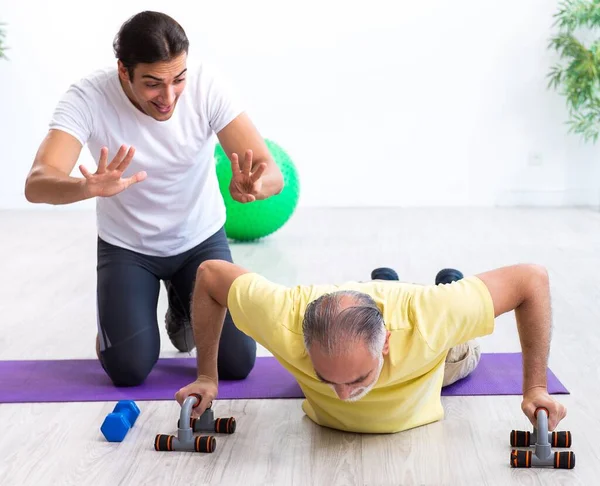 Old Man Doing Exercises Indoors — Stock Photo, Image
