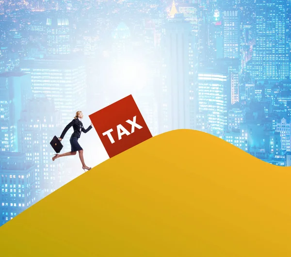 Businesswoman Tax Concept Mountain — Stock Photo, Image