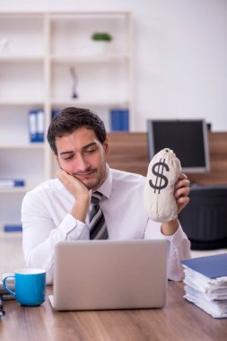 Genç işadamı maaş konsepti