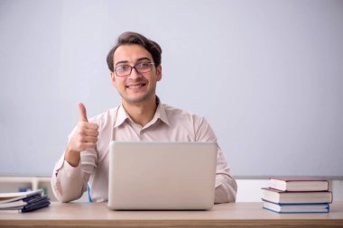 Telelkazanç konsepti genç öğrencisi